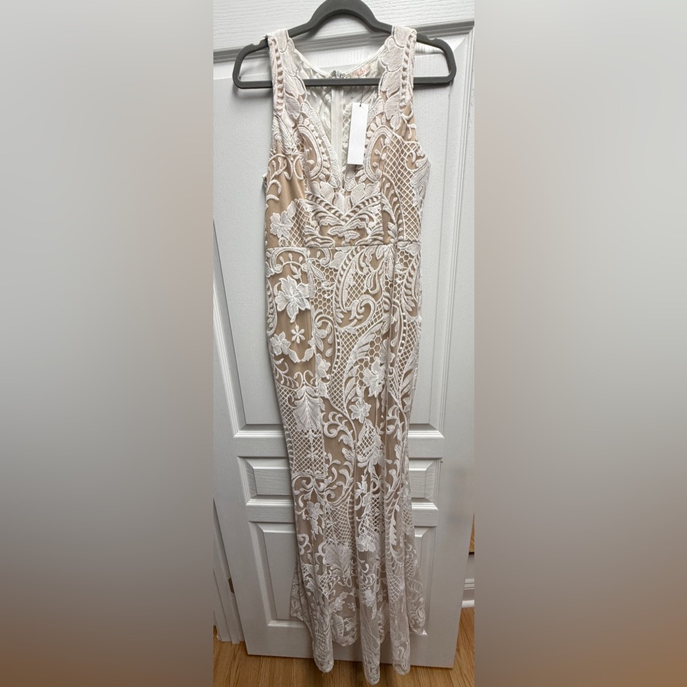 Sleeveless Beige and White Lace Maxi Dress
